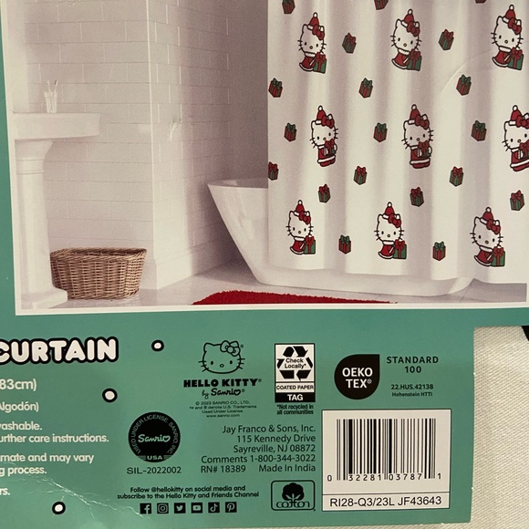 *NEW* Hello Kitty - Christmas Shower Curtain - Picture 6 of 6